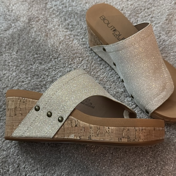 Wedge cream glitter subtle gold sandals shoes cream gold size 8 NEW - Picture 3 of 4